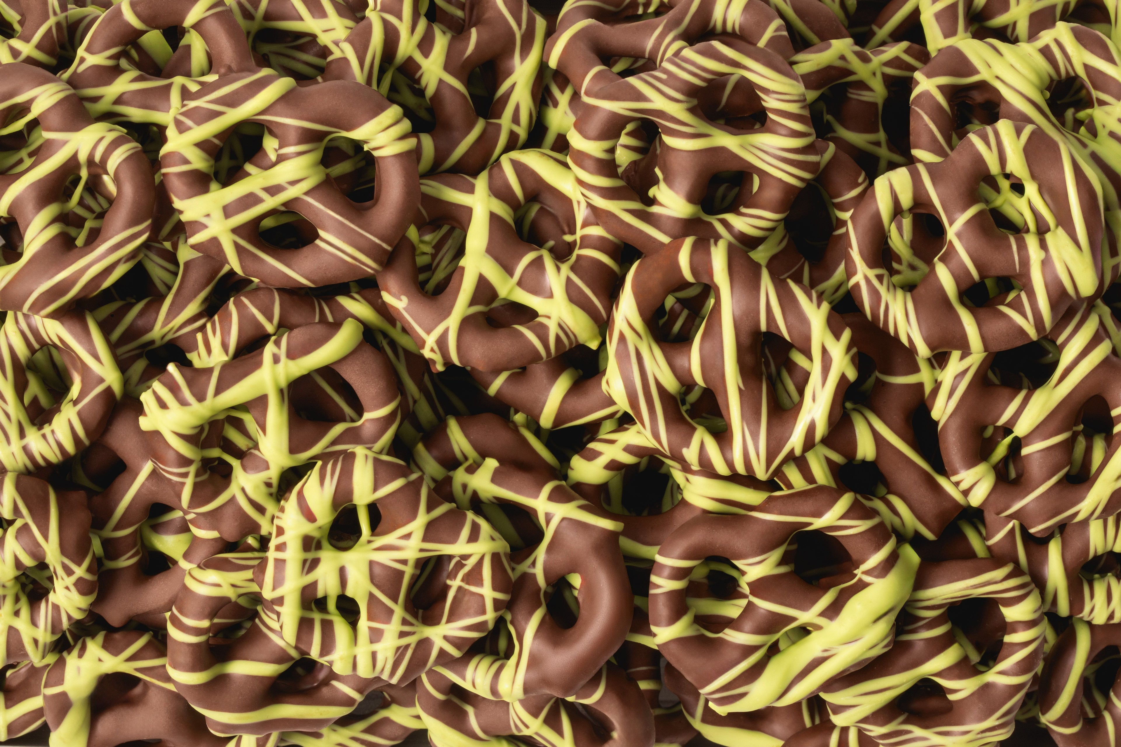 Milk Chocolatey Mini Pretzels with Pistachio Flavored Drizzle P9